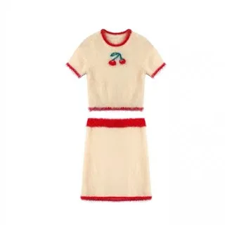 Costume à manches courtes Cherry